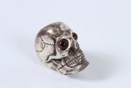 A SILVER SKULL HEAD VESTA CASE.