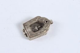 A SMALL TIBETAN ICON PENDANT.