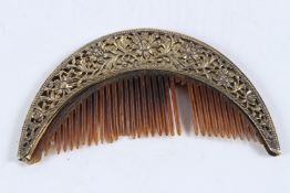 A VERY FINE 19TH CENTURY SOUTH EAST ASIAN, POSSIBLY THAI, SILVER GILT AND HORN COMB. 11.5cms wide.