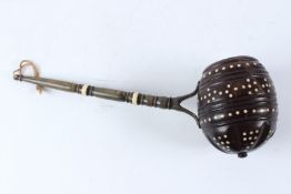 AN 18TH CENTURY CEYLONESE COCONUT AND HORN LADLE. 34cms long.