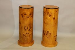 A PAIR OF ART DECO STYLE BLONDE WOOD CIRCULAR PEDESTALS. 2ft 7ins high x 1ft 0ins diameter.