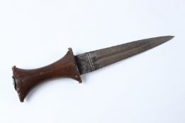 AN AFRICAN, PROBABLY SUDANESE, HORN HILTED DAGGER. 21cms long.