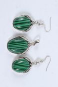 A PAIR OF SILVER AND MALACHITE EARRINGS AND PENDANT.