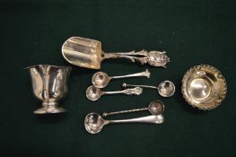 A group of small silver items.