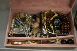 A box of bijouterie.