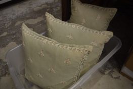 Decorative cushions.
