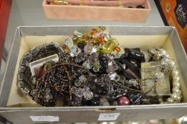 A box of bijouterie.