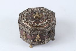 A 19TH CENTURY INDIAN TANJORE BOX. 12cms wide.