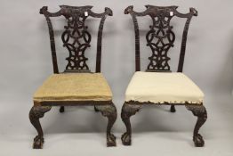 A MATCHING PAIR OF SINGLE CHAIRS.