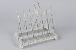 A PLATED TOAST RACK, modelled as crossed golf clubs. 16cms long.