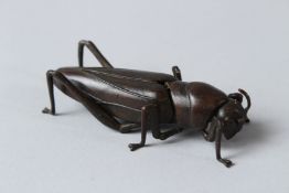 A FINE JAPANESE OKIMONO ARTICULATED GRASSHOPPER. 8.5cms.