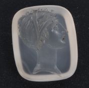 A SMALL CARVED ROCK CRYSTAL featuring the head of a king. 2cms x 1.5cms.