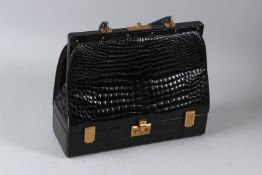 A GOOD KORET BLACK ALLIGATOR SKIN SAC MALLETTE TYPE HANDBAG, with push button opening, fitted