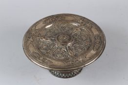 A LATE VICTORIAN SILVER PLATED TAZZA OF CLASSICAL FORM. 25cms diameter.
