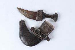 A 19TH CENTURY OMANI DAGGER. 30cms long.