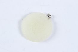 A WHITE JADE CIRCULAR PENDANT.
