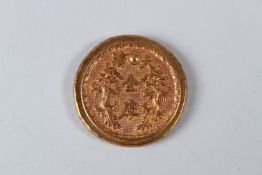 A CHINESE DECORATIVE GILT METAL COIN. 4cms diameter.