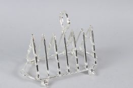 A PLATED HUNTING THEME TOAST RACK. 21cms long.