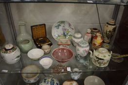 Quantity of Oriental ceramics.