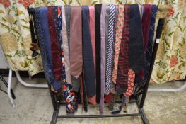 A quantity of gentlemans ties.