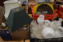 Quantity of lamps and lighting.