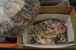 Large box of bijouterie.