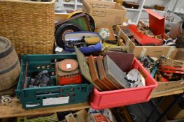 A quantity of household miscellaneous.