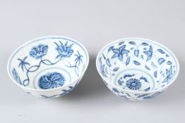 A PAIR OF CHINESE BLUE AND WHITE RICE BOWLS. 12cms diameter.