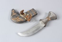 A CONTEMPORARY SMALL JAMBIYA DAGGER AND SHEATH. 20cms long.