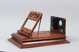 A VICTORIAN MAHOGANY ADJUSTABLE TABLE TOP STEREOSCOPIC VIEWER.