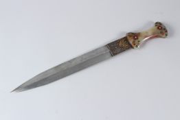 AN OTTOMAN KHANJAR DAGGER, with an agate hilt inset with coloured stones, double edged tapering