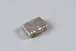 A SMALL VICTORIAN RECTANGULAR SILVER VINAIGRETTE, with engraved decoration. 2.5cms long.