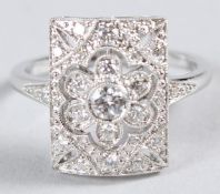 AN 18CT WHITE GOLD AND DIAMOND ART DECO STYLE CLUSTER RING.