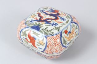 A CHINESE WUCAI PORCELAIN FRUIT BOX. 14.5cms.