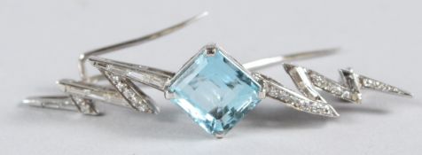 A PLATINUM, FINE AQUAMARINE OF APPROX. 6CT RING with diamonds to each side.