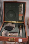 An Underwood cased mens grooming set.