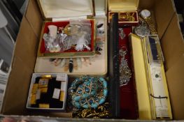 Quantity of bijouterie.