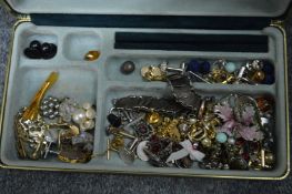 Quantity of bijouterie.