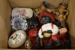 Miscellaneous ornaments and china.