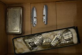 Miscellaneous collectables.