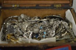 Quantity of bijouterie.