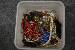 Quantity of bijouterie.