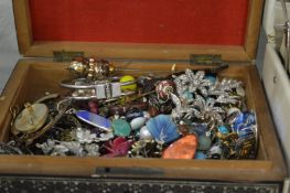 Quantity of bijouterie.