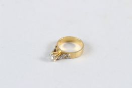 AN 18CT GOLD SINGLE STONE RING.