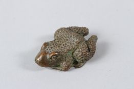 AN ORIENTAL BRONZE FROG. 5cms.