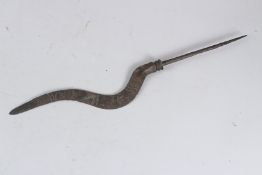 AN EARLY TIBETAN OR INDONESIAN WATERED STEEL SPEARHEAD. 47.5cms long.