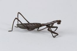 A JAPANESE BRONZE ARTICULATED MANTIS. 9cms.