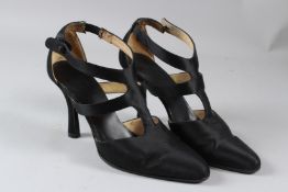 VERO CUOIO, A PAIR OF LADIES BLACK SATIN HIGH HEEL SHOES, size 39.