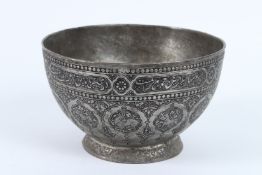 A FINELY ENGRAVED PERSIAN 19TH CENTURY QAJAR TINNED COPPER BOWL. 18cms diameter.