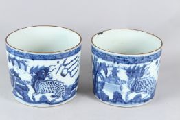 A GOOD PAIR OF CHINESE BLUE AND WHITE PORCELAIN BRUSH POTS, a traditional Chinese vessel used to